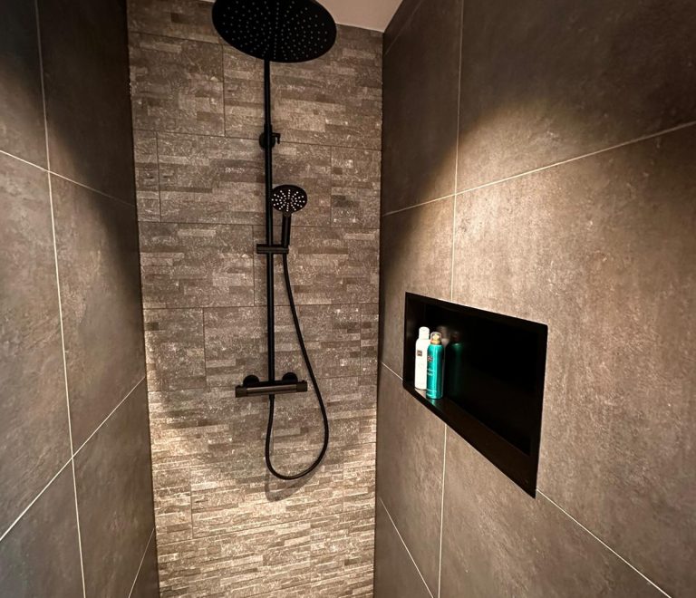 Een nieuwe badkamer ontwerpen? Hier moet je op letten in 2025